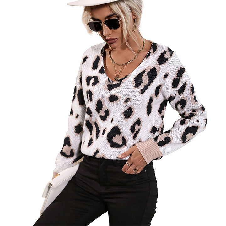 Women Fine Knit Sweater with Subtle Animal Print, V-Neck and Boxy Silhouette Mune Fashion