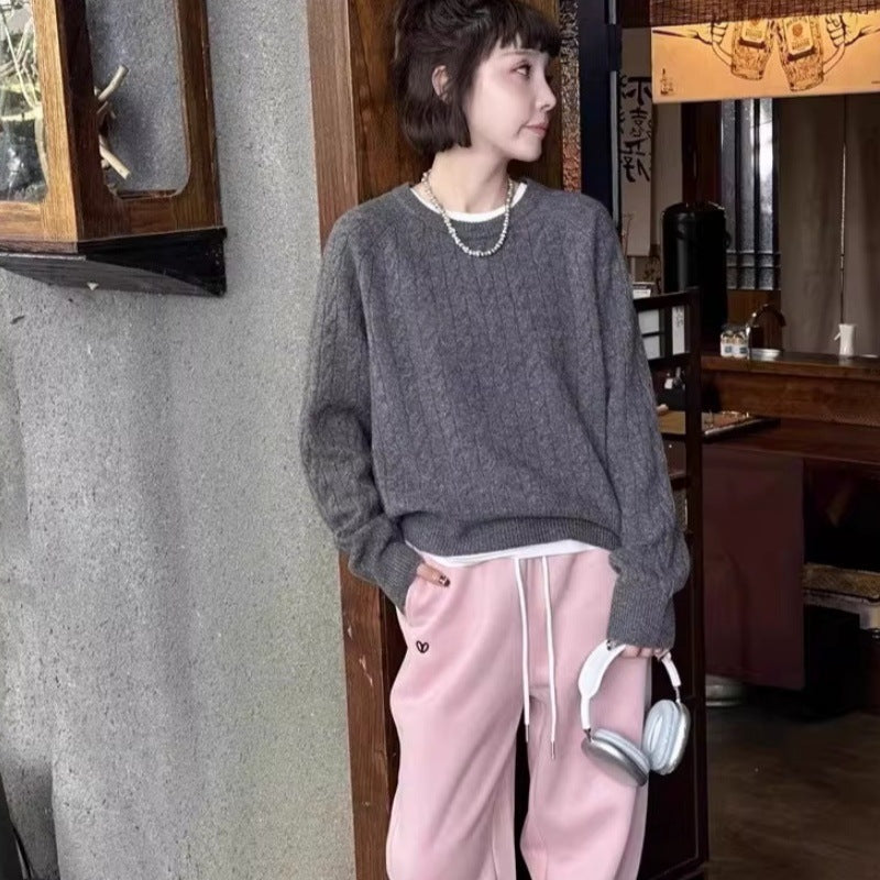 Women's cable knit pullover made of cotton blend with a casual oversized silhouette
