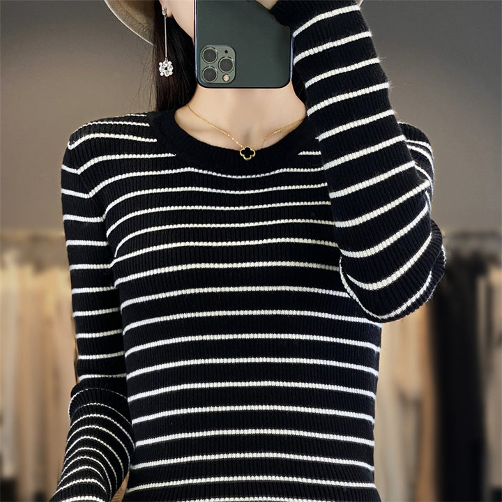 Ladies slim-fit fine-knit sweater with subtle stripe texture and round neck Mune Fashion