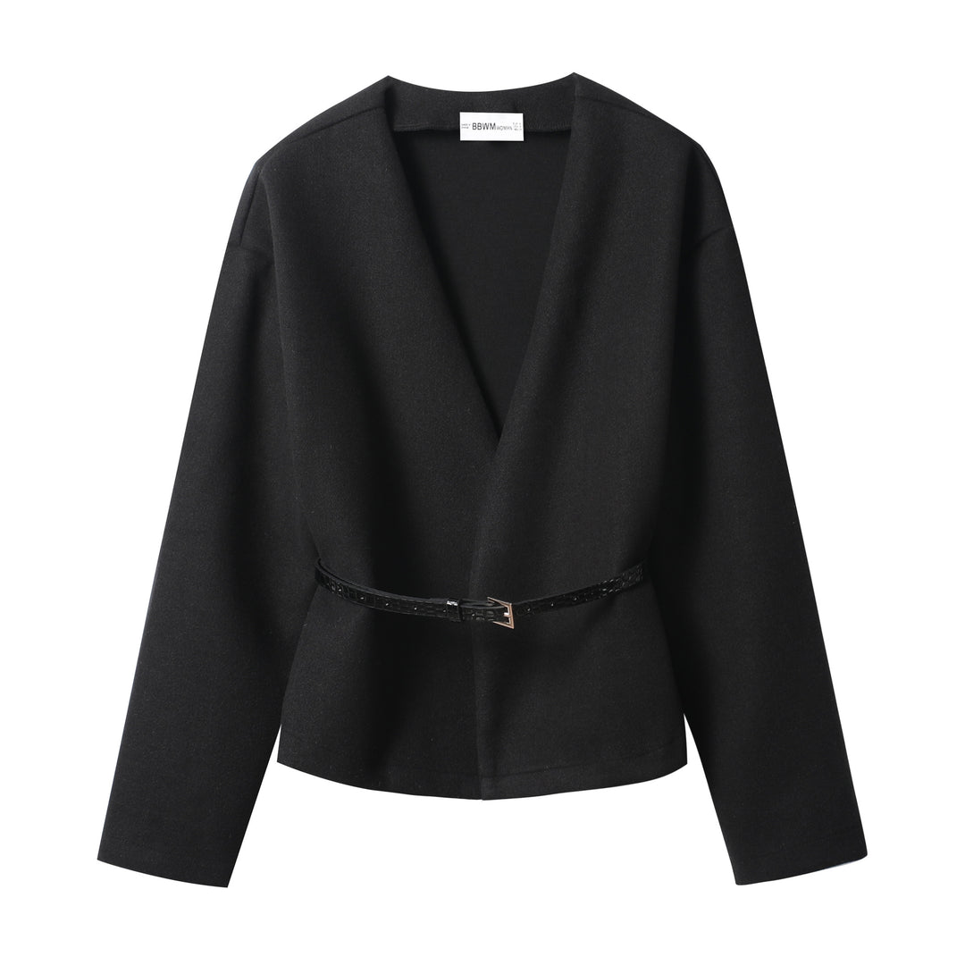 Women's short wrap coat made of wool blend with deep shawl collar and narrow waist belt Mune Fashion