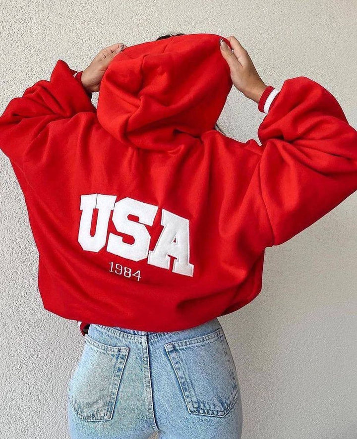 Women's Short Cut Oversized Hoodie with Sewn-On College Application and Ribbed Cuffs Mune Fashion