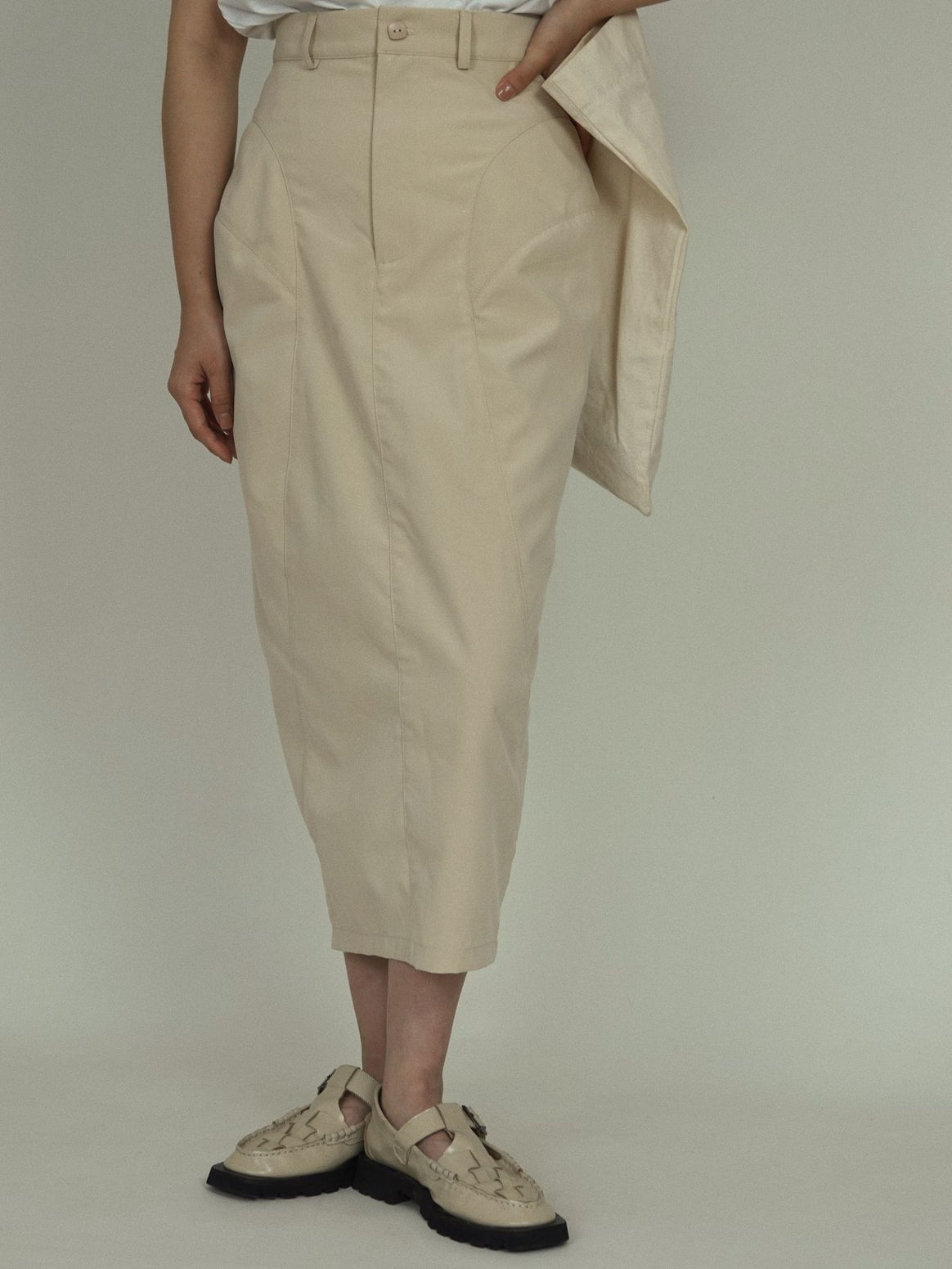Ladies Elegant Midi Skirt with Innovative Cut Mune Fashion