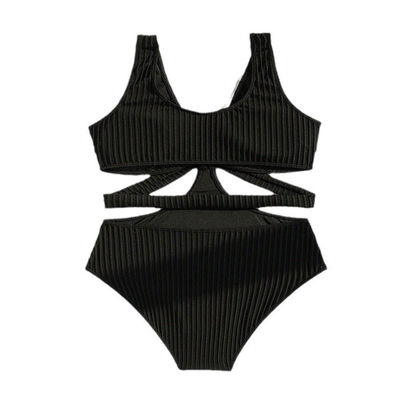 Women's one-piece swimsuit with sophisticated cut-out and crossed straps Mune Fashion