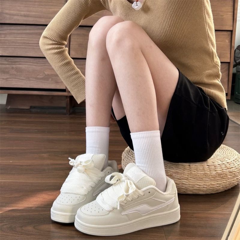 Women's sneakers in sporty vintage style with padded insole Mune Fashion