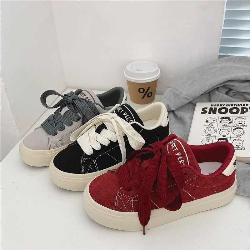 Women's sporty sneakers made of high-quality suede with comfortable lacing details Mune Fashion