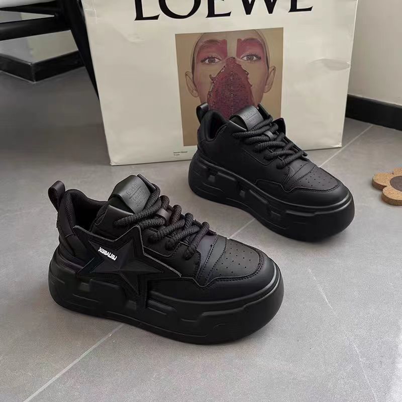 Women's sporty sneakers with structured upper material and cushioning sole Mune Fashion