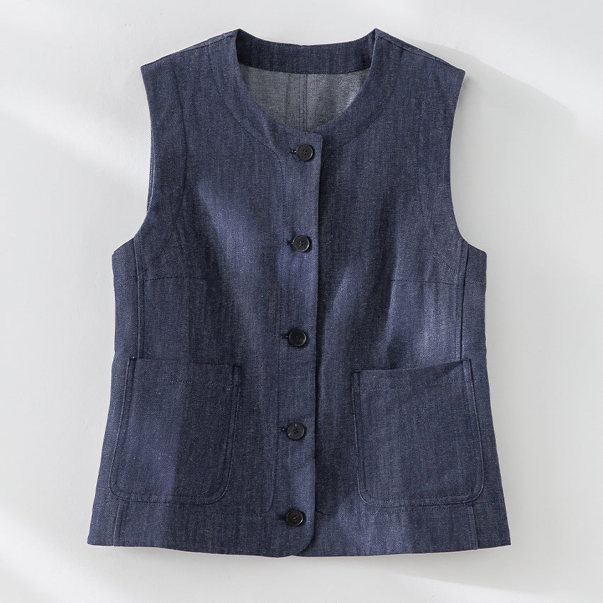 Women's sleeveless lightly tailored vest made of linen denim with button placket and patch pockets Mune Fashion