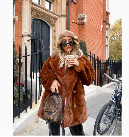Women’s short coat made of luxurious faux fur with soft high pile and straight cut Mune Fashion