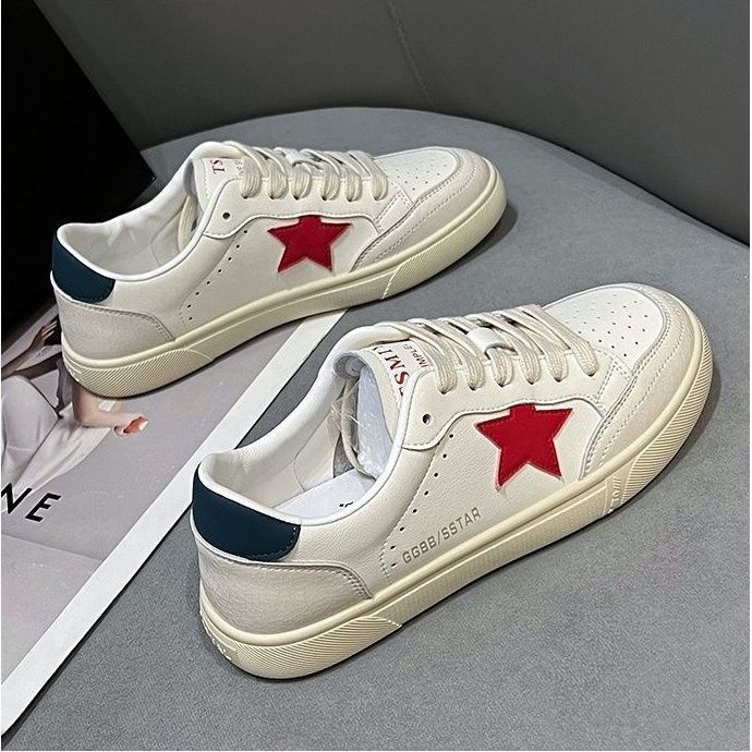 Women's sneakers with glittering star motif and flexible sole profile Mune Fashion