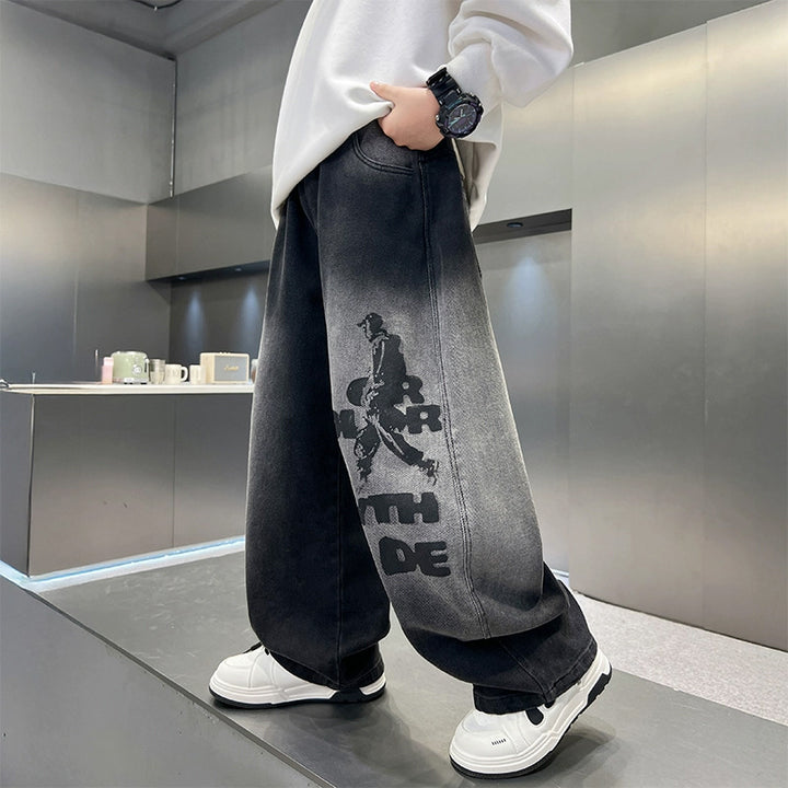 Men's wide-cut denim pants with stylish graphic print Mune Fashion