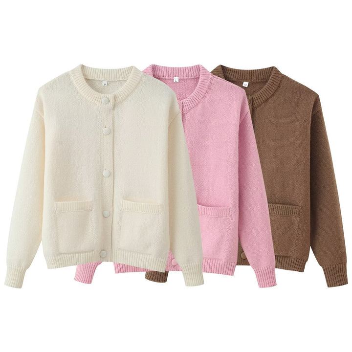 Ladies fine knit cardigan with round neck, patch pockets and boxy silhouette Mune Fashion