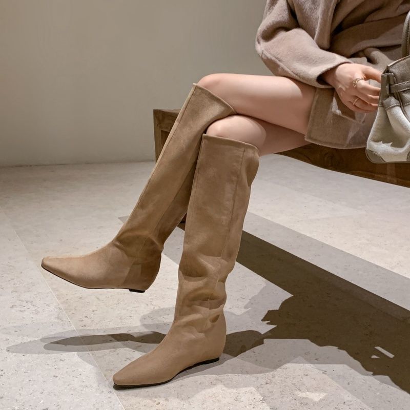 Women's knee-high slouch boots made of suede with pointed toe Mune Fashion