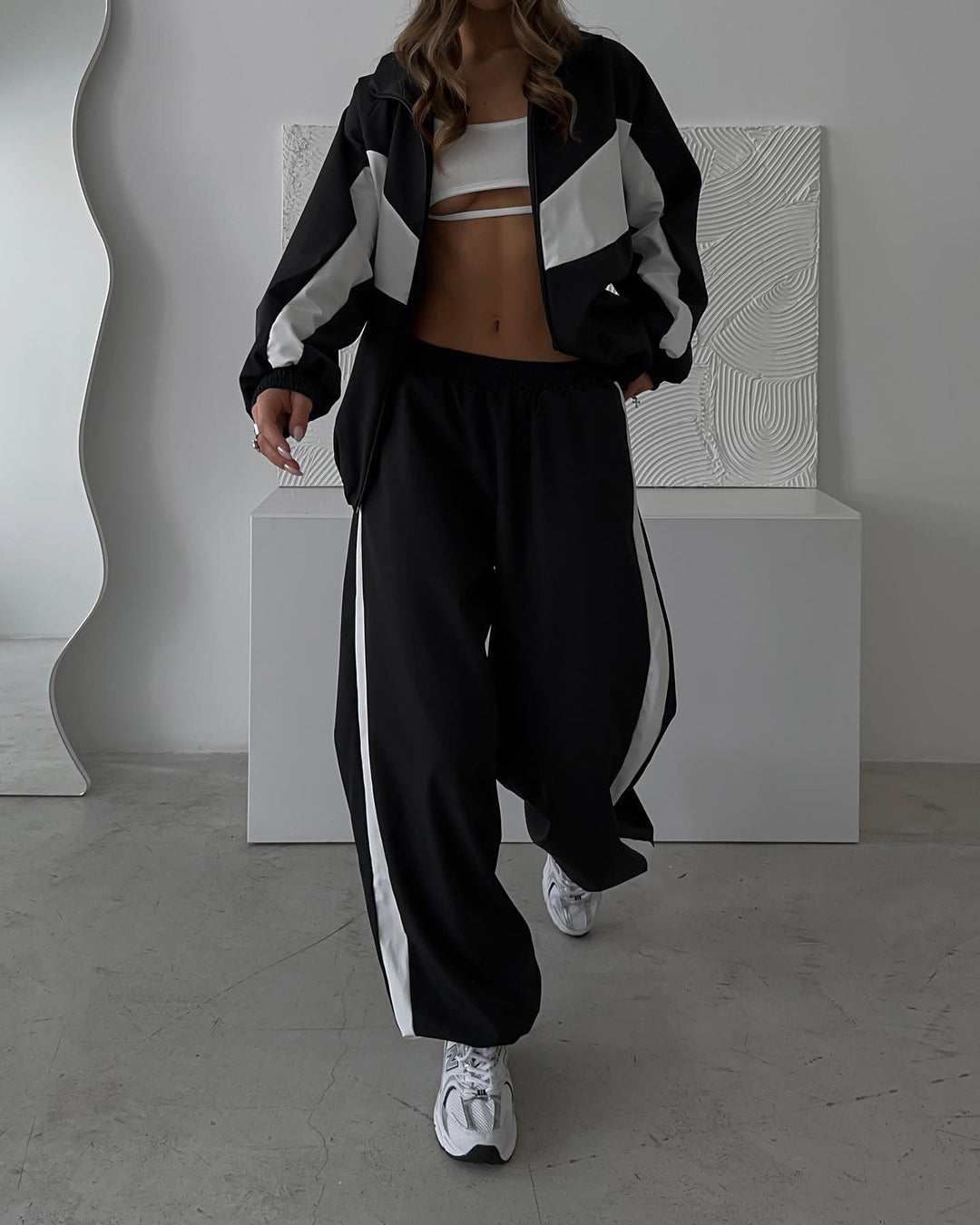 Women's nan sportives tracksuit set with windbreaker jacket and wide leg pants Mune Fashion