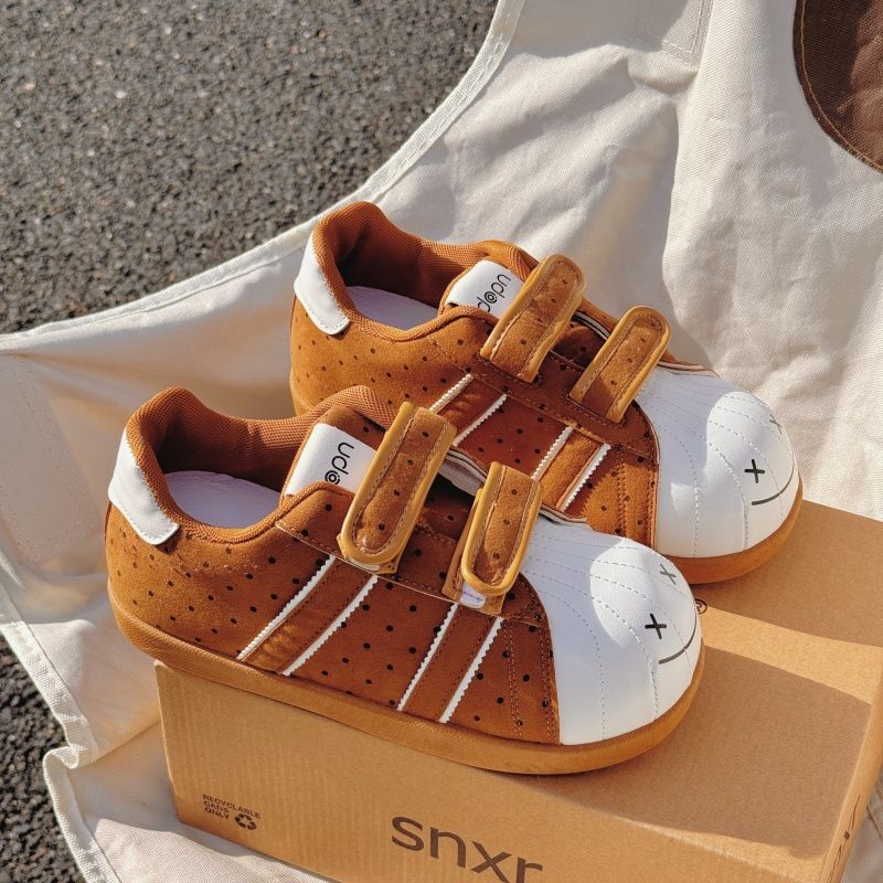 Women's sneaker with double adjustable hook and loop fastener and soft inner lining Mune Fashion