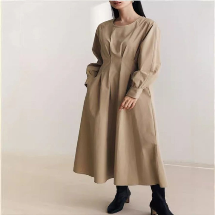 Women's maxi dress with waist darts, round neckline and voluminous cuffs Mune Fashion