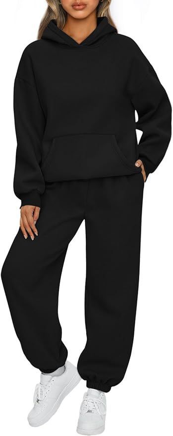 Women's oversized luxurious loungewear set hoodie with kangaroo pocket and wide-cut joggers with elastic ankle cuffs Mune Fashion