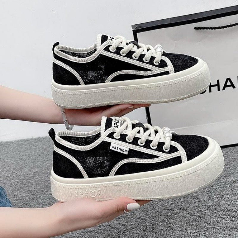 Women's sporty sneakers with fashionable design and stylish accents Mune Fashion