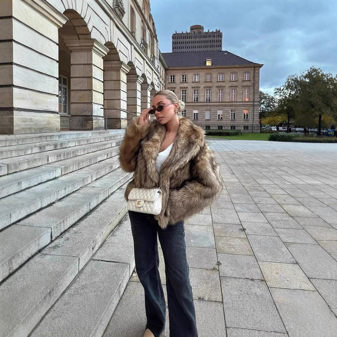 Women's short-cut voluminous faux fur jacket with oversized shawl collar Mune Fashion