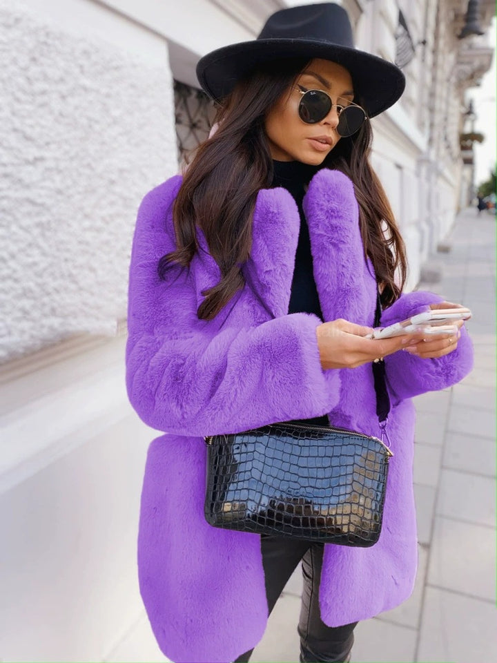 Women’s short coat made of luxurious faux fur with soft high pile and straight cut Mune Fashion