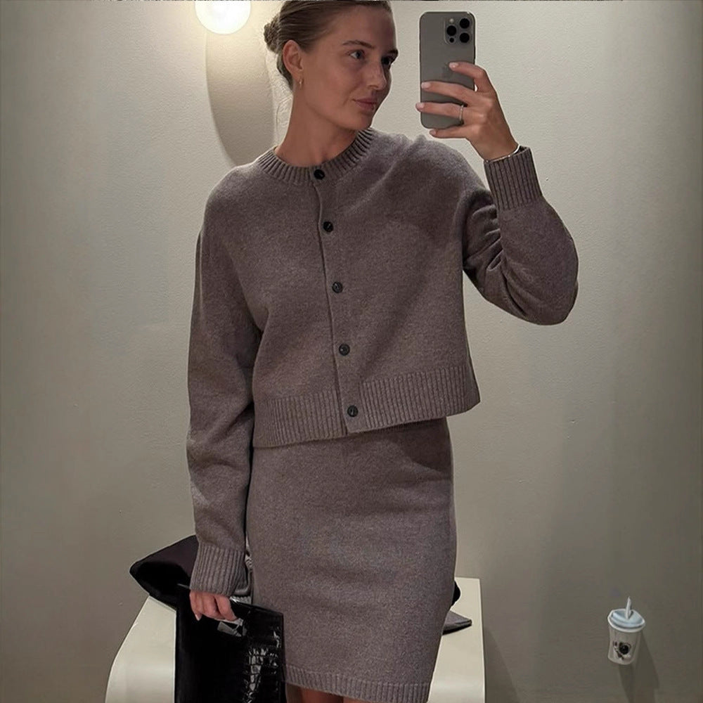 Women's Short Cardigan in Boxy Cut with Round Neck, Ribbed Cuffs and Decorative Button Placket Mune Fashion