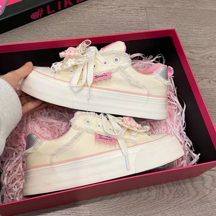 Women’s sneakers with playful bow details and non-slip sole Mune Fashion