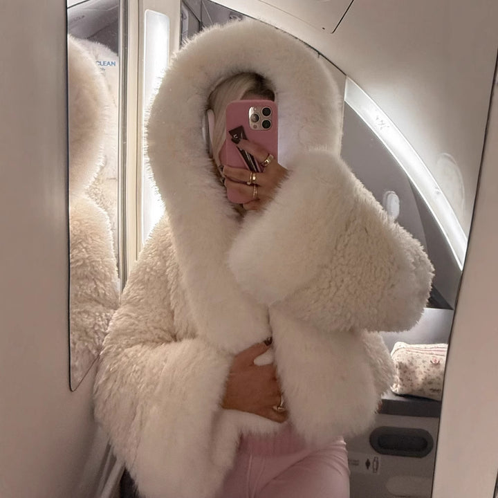 Women's short jacket made of voluminous faux fur with XXL hood and ball sleeves Mune Fashion