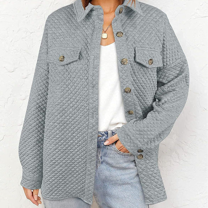 Women's quilted transitional shirt jacket with oversized cut, chest patches, and button placket Mune Fashion
