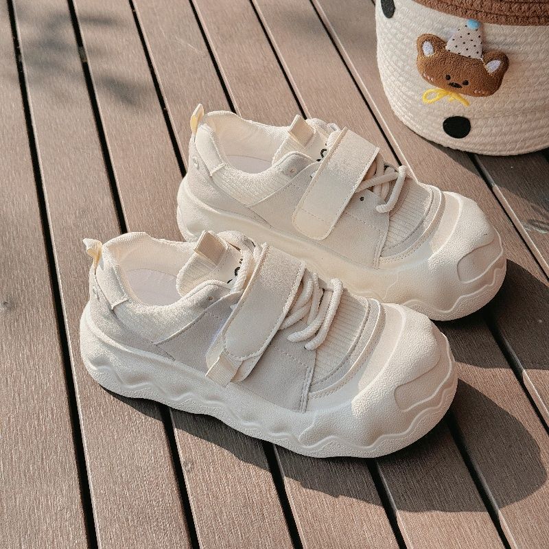 Women's sneakers with practical Velcro fasteners and cushioned sole Mune Fashion