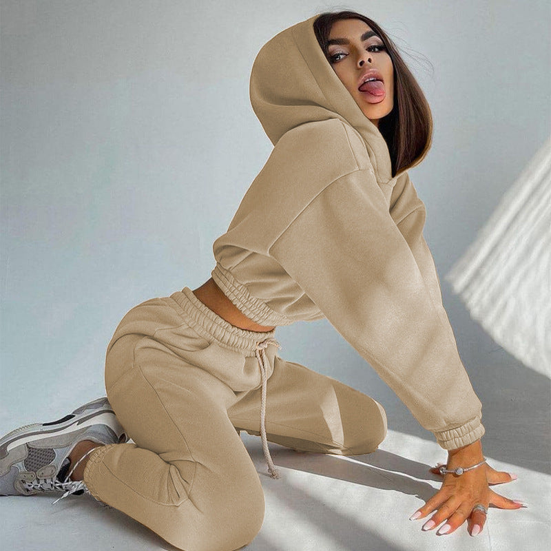 Women's nan Cropped-Hoodie-Loungewear-Set with elastic ribbed waistband, high-waisted joggers and decorative drawstring Mune Fashion