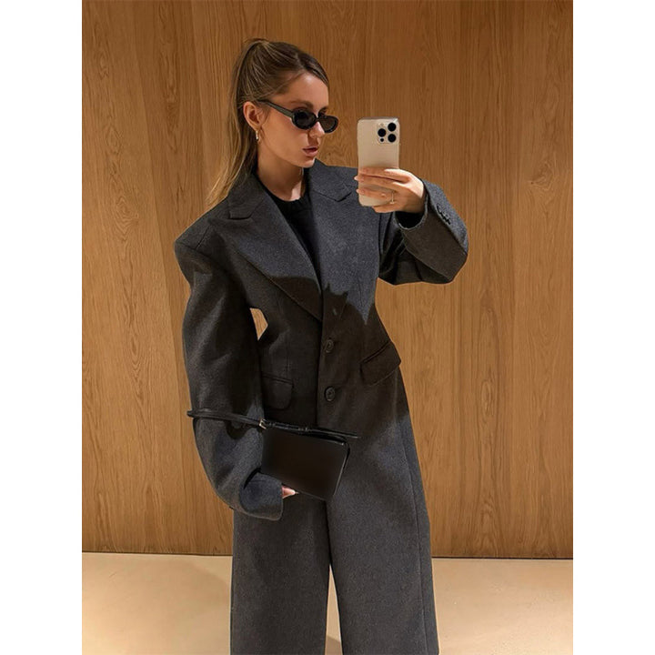 Women's Maxi Wool Coat with Oversized Cut and Structured Shoulder Area Mune Fashion