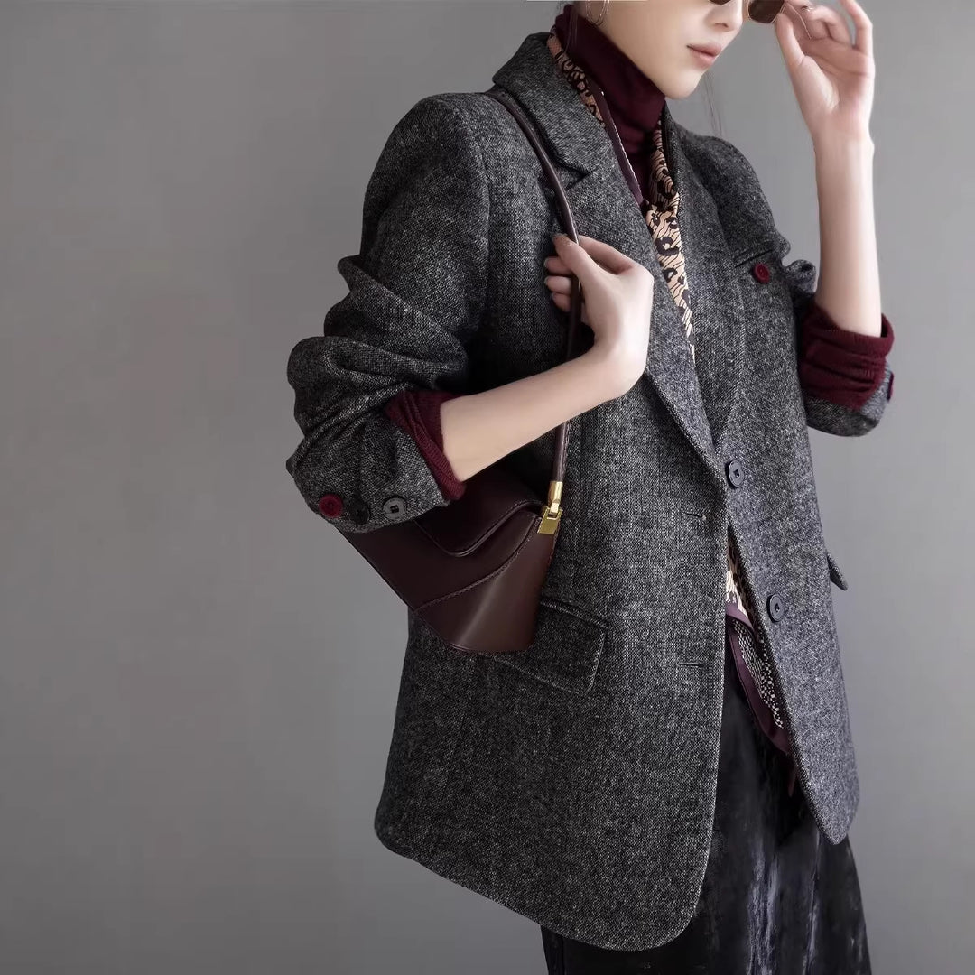 Women Elegant Wool Blazer with Fashionable Cut Mune Fashion