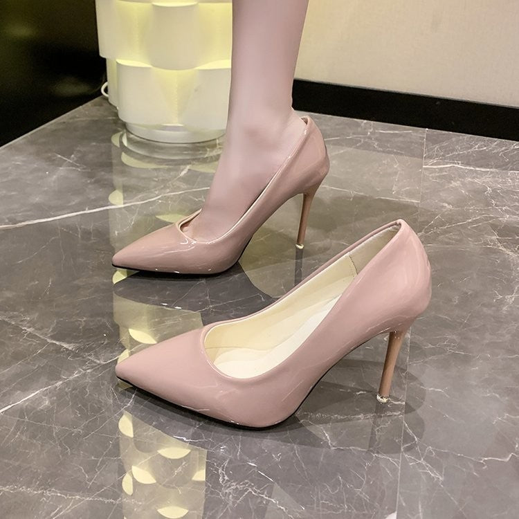 Women's patent pumps with pointed toe shape, slim stiletto, and cushioned comfort sole Mune Fashion