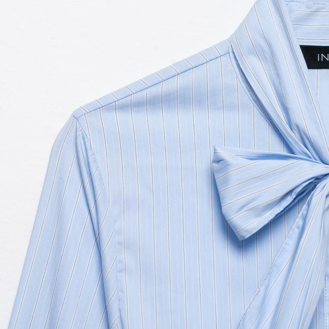 Ladies blouse with bow collar and tailored inset seams Mune Fashion