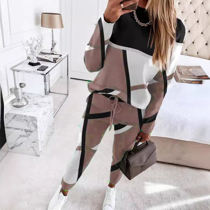 Women's patterned leisure set made of sweatshirt and joggers Mune Fashion