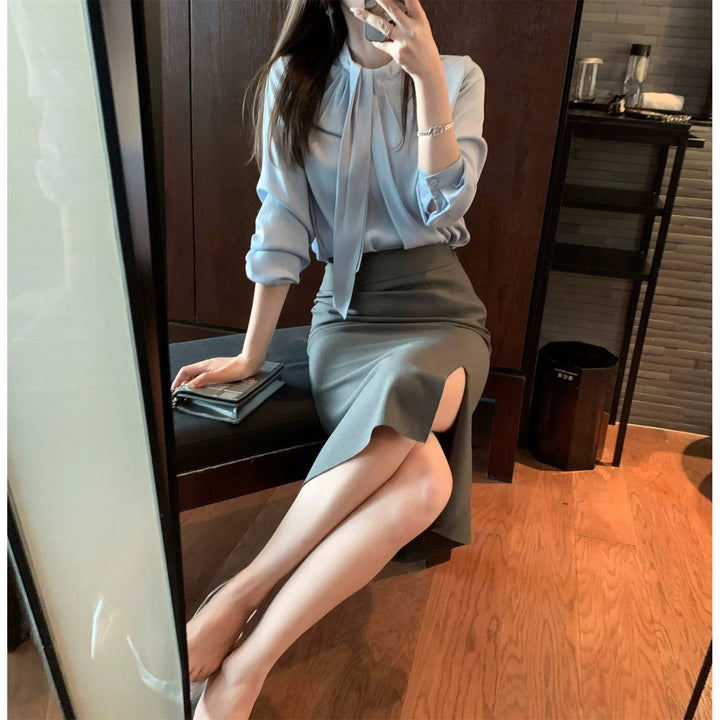 Women Elegant and figure-hugging blouse with bow detail Drune