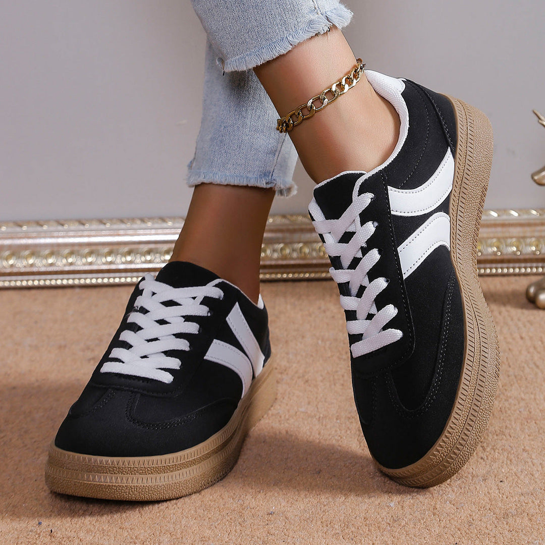 Ladies sporty sneakers with anatomical cushioning and classic design Mune Fashion