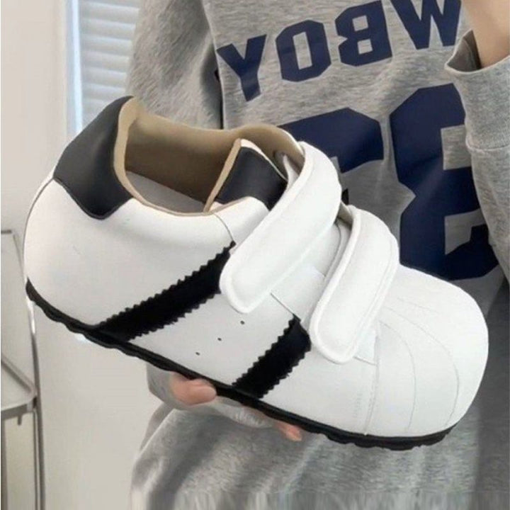 Women’s casual sneaker with practical Velcro closure Mune Fashion