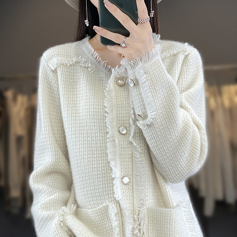 Women's knitted cardigan with fringe trim, mother-of-pearl button placket, and patch pockets Mune Fashion