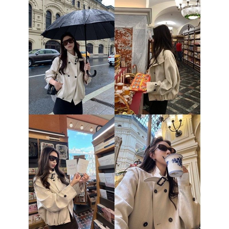 Women's short trench coat in boxy cut with double-breasted button placket and stand-up collar Mune Fashion