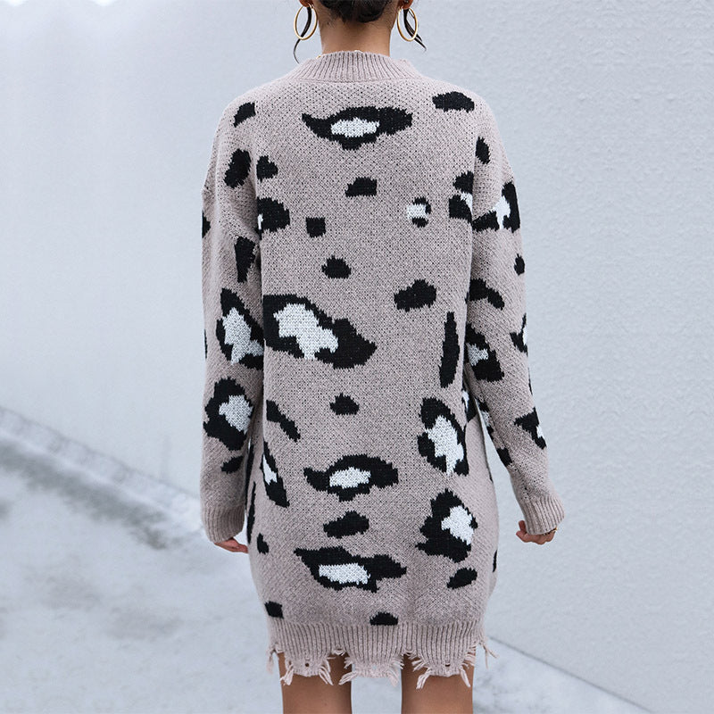 Women's oversized knit dress in leopard jacquard with V-neck and frayed hem Mune Fashion