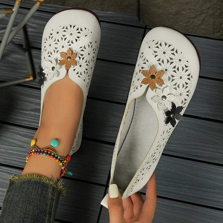 Ladies' flat ballerina slippers with laser perforation and three-dimensional flower appliqué Mune Fashion
