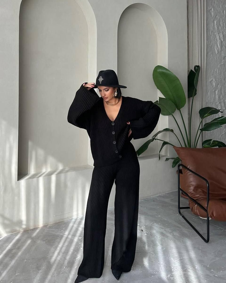 Women's ribbed cardigan with extra-long sleeves and matching high-waisted lounge pants Mune Fashion