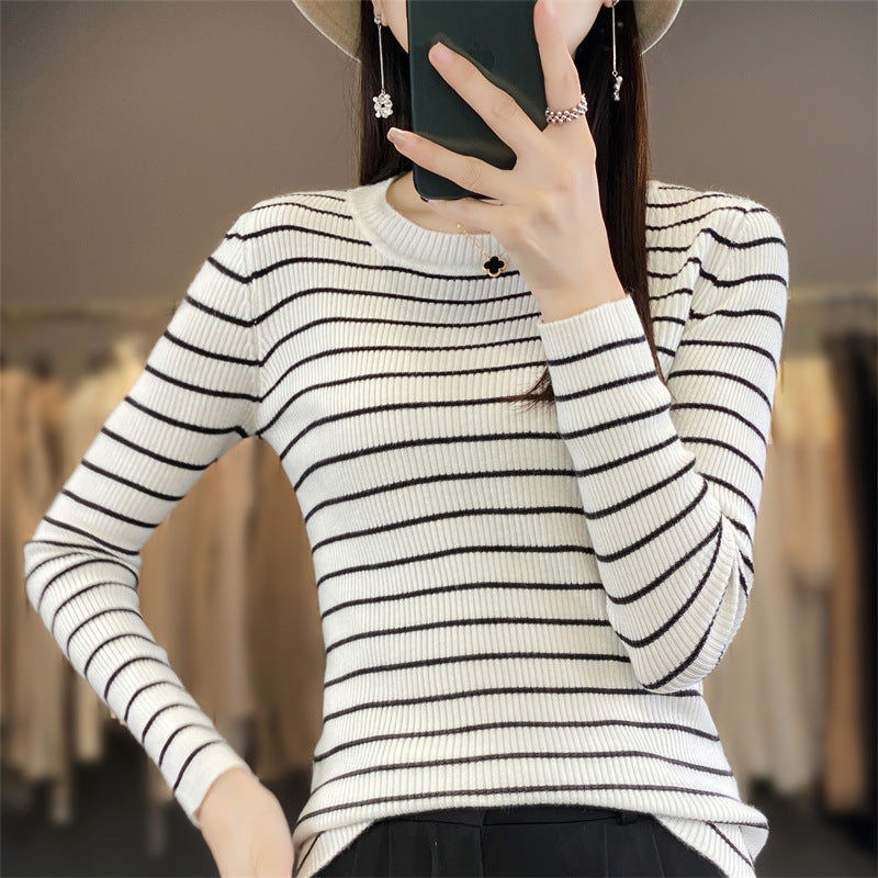 Ladies slim-fit fine-knit sweater with subtle stripe texture and round neck Mune Fashion