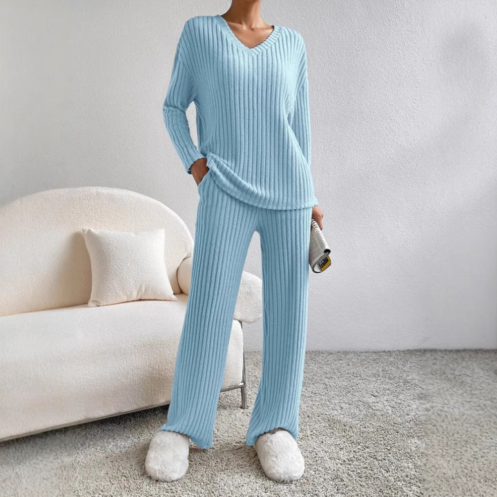 Women's Ribbed Lounge Set made of Soft Knit with V-Neck and Wide Leg Mune Fashion