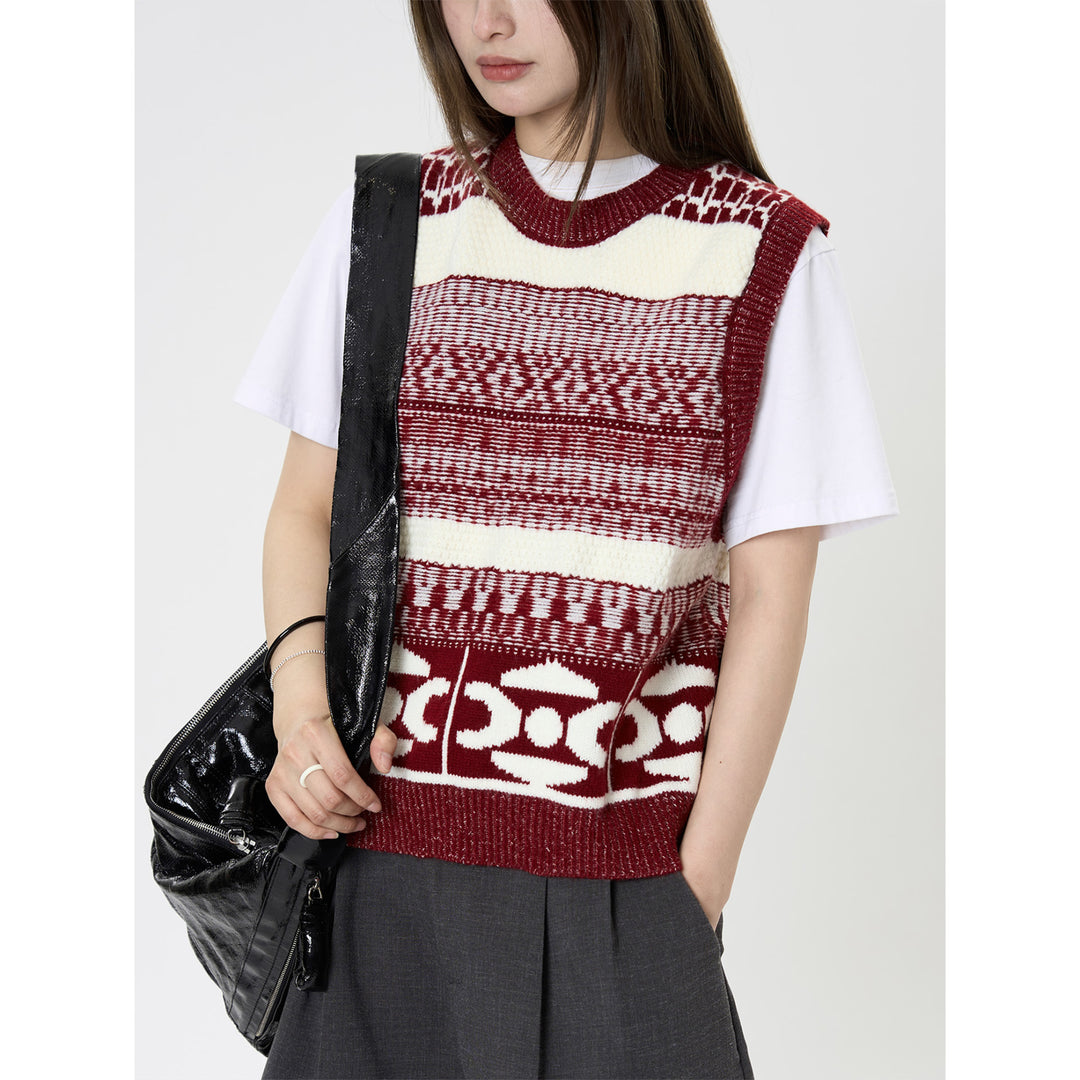 Women Jacquard knit vest with round neck and boxy silhouette Mune Fashion