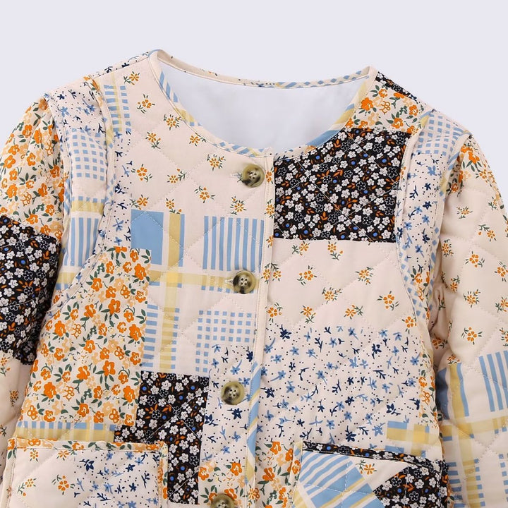 Women's padded short jacket in patchwork quilt style with round neckline and patch pockets Mune Fashion