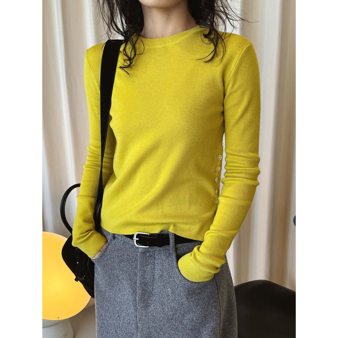 Women’s Figure-hugging Fine Knit Sweater with Round Neck and Decorative Side Button Placket Mune Fashion
