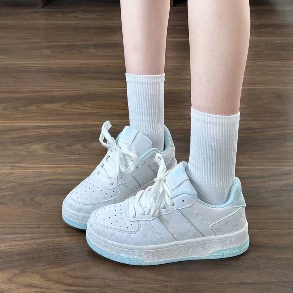 Women's sporty sneakers with cushioning insole and airy surface structure Mune Fashion