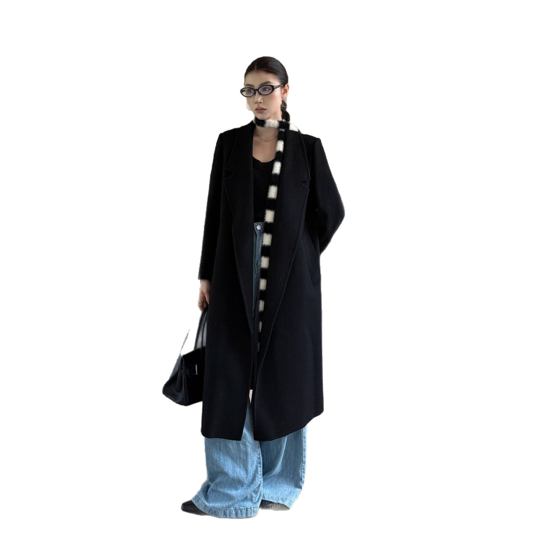 Women's Oversize Wool Coat with Structured Shoulder Section and Elegant Lapel Mune Fashion