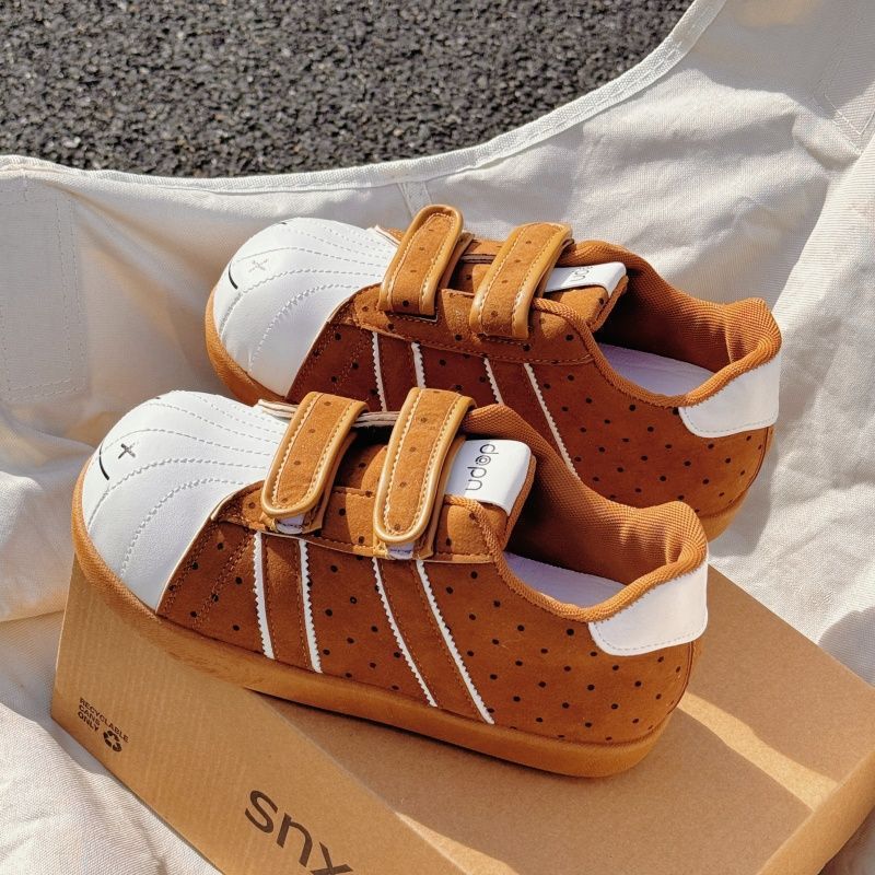 Women's sneaker with double adjustable hook and loop fastener and soft inner lining Mune Fashion
